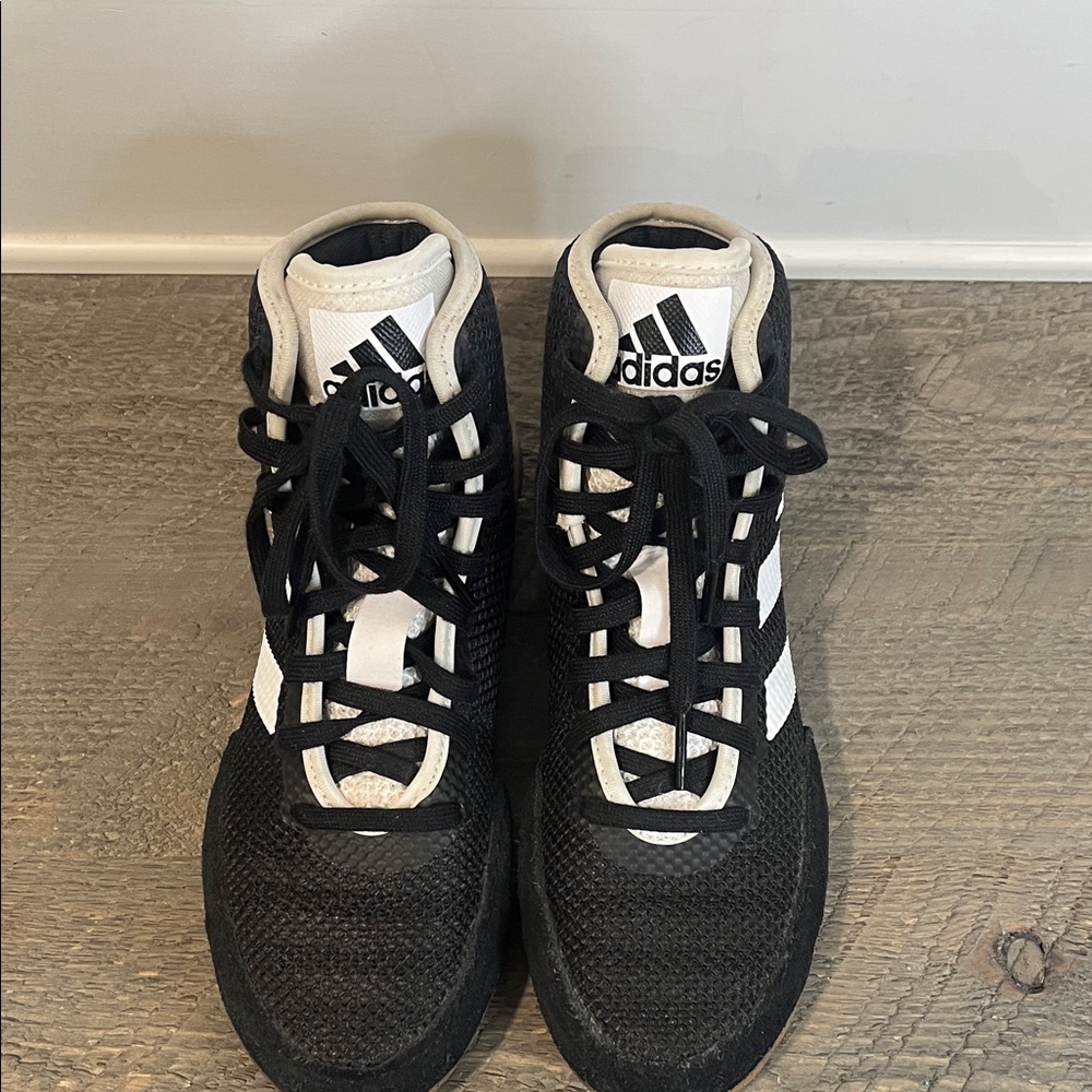 Adidas Tech Fall 2.0 Wrestling Shoes – Youth Size 3, Lightweight Grip - Picture 3 of 8